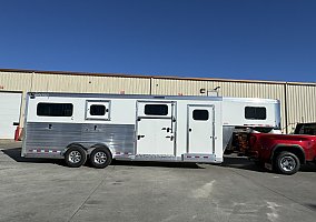 2024 Cimarron Norstar 2+1 2024 Cimarron Horse Trailer in Metamora, Michigan