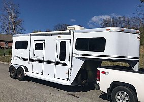 2000 Sundowner Horse Trailer in Lenoir City, Tennessee