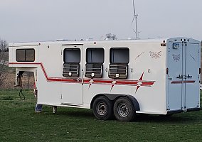 1999 Titan Horse Trailer in Williamsburg, Iowa