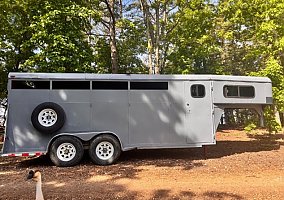 4 Horse Gooseneck Trailer 25 ft 1999 Delta Horse Trailer in Saint James, Missouri
