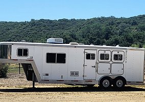 1999 Exiss Horse Trailer in Murrieta, California