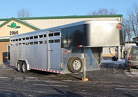 2019 Sundowner Horse Trailer in Gordonville, Pennsylvania