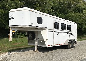 2000 Bison Horse Trailer in Dayton, Ohio