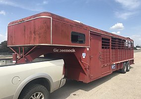 1994 Gooseneck Horse Trailer in Mcgregor, Texas