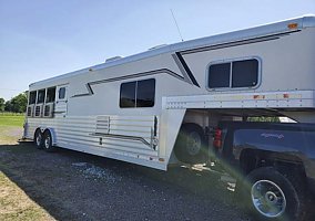 2004 4-Star Horse Trailer in Alvin, Texas