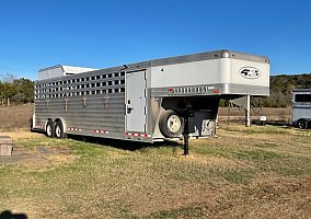 2015 4-Star Horse Trailer in Austin, Texas