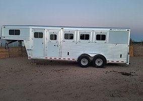 2003 Elite Horse Trailer in Vicksburg, Arizona