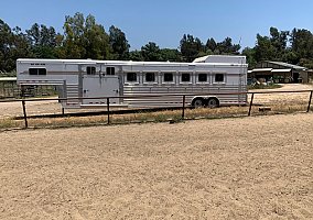 2017 4-Star Horse Trailer in Northford, Connecticut