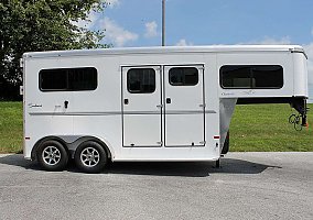 2019 Sundowner Horse Trailer in Gordonville, Pennsylvania