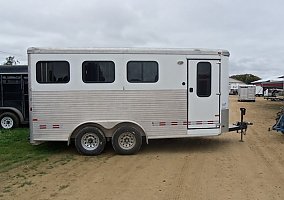 2006 Sundowner Horse Trailer in Mondovi, Wisconsin