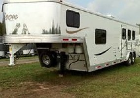 2012 Bison Horse Trailer in Mineral Wells, West Virginia