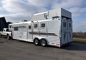 2003 4-Star Horse Trailer in Glencoe, Kentucky