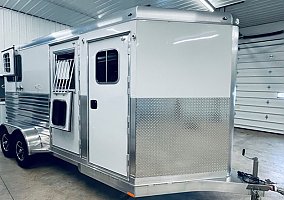 2022 4-Star Horse Trailer in Watervliet, Michigan