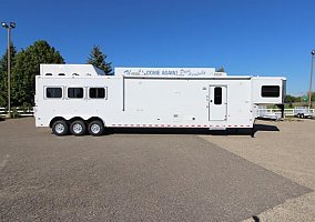 2008 Sundowner Horse Trailer in Elko New Market, Minnesota