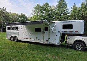 2019 Logan Horse Trailer in Saint Paul Park, Minnesota