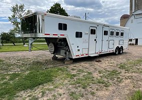 2000 Featherlite Horse Trailer in Balsam Lake, Wisconsin