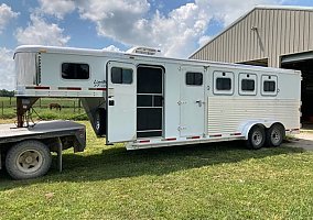 2004 Exiss Horse Trailer in Peculiar, Missouri