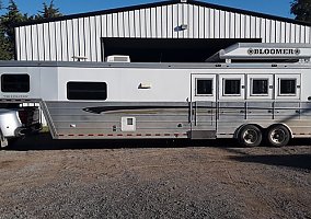 2007 Bloomer Horse Trailer in Newman Grove, Nebraska