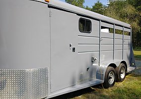 1998 CM Horse Trailer in Leasburg, North Carolina