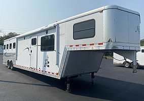 2004 Kiefer Horse Trailer in South Solon, Ohio