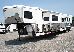 2010 Sundowner Horse Trailer in Harmony, North Carolina