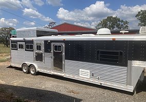 2004 Elite Horse Trailer in Beggs, Oklahoma