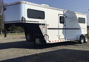 2007 Sundowner Horse Trailer in Wagoner, Oklahoma