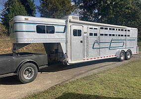 1999 Elite Horse Trailer in Trenton, Tennessee