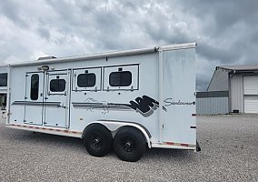 1999 Sundowner Horse Trailer in Grimsley, Tennessee