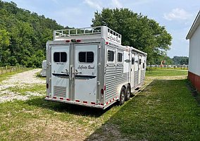 White 2004 Elite Trailer 2004 Elite Horse Trailer in San Francisco, California