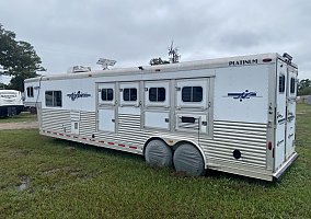 2005 Platinum Horse Trailer in Cypress, Texas