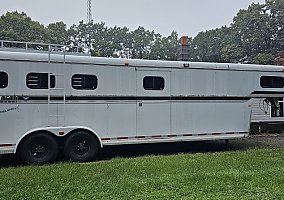 1997 Logan Horse Trailer in Fleetwood, Pennsylvania